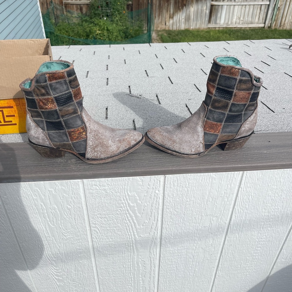 Corral brand new absolutely stunning boots! 😍